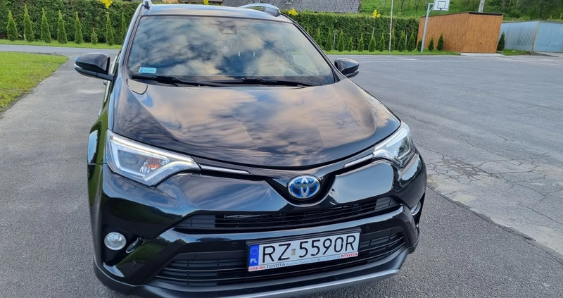 Toyota RAV4 cena 94000 przebieg: 158000, rok produkcji 2016 z Ropczyce małe 37